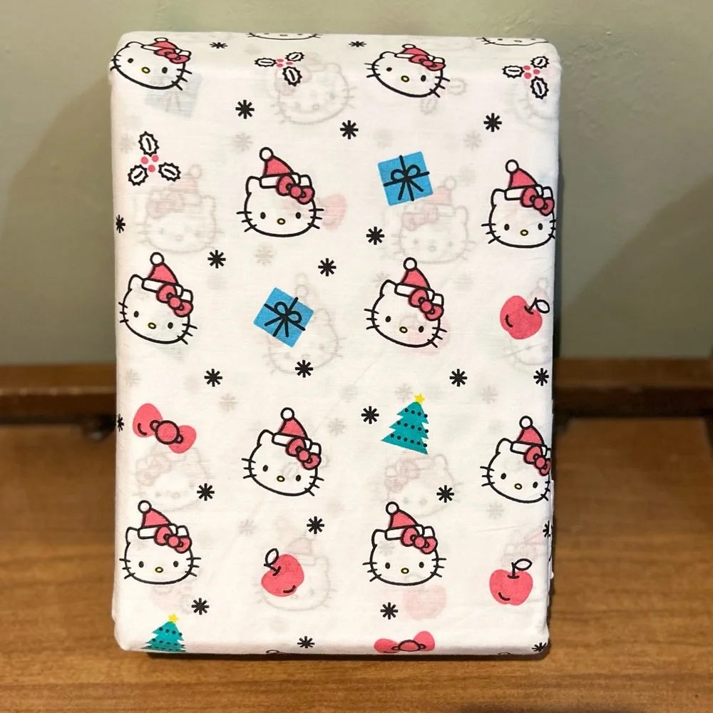 HELLO KITTY Christmas Themed 4 Piece Queen Sheet Set Made By Sanrio NWTS